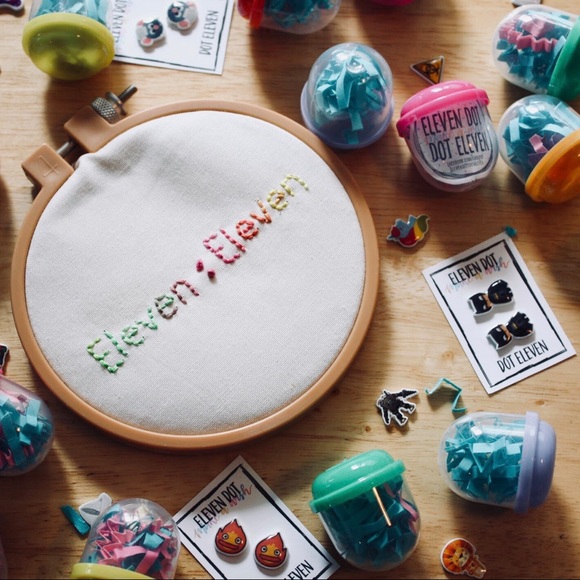 Golden Snitch Doodle Harry Potter Stud Earrings - Picture 6 of 6